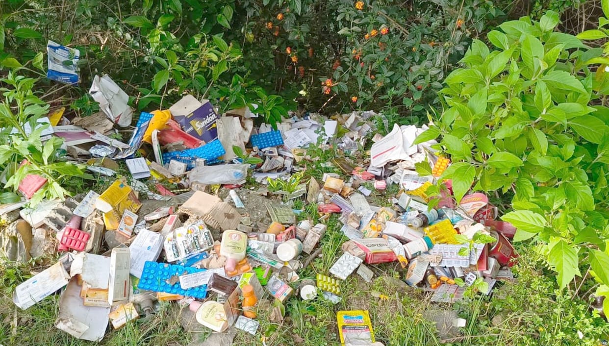 Expiry date medicines thrown in the open in Hardaspura ward