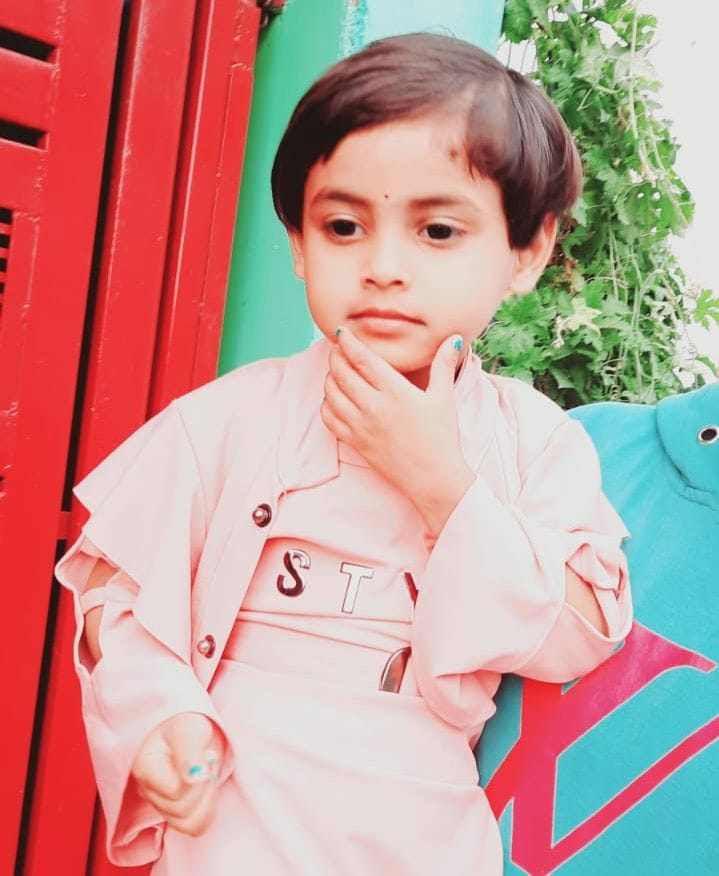 Dumper hits bike, four year old innocent dies