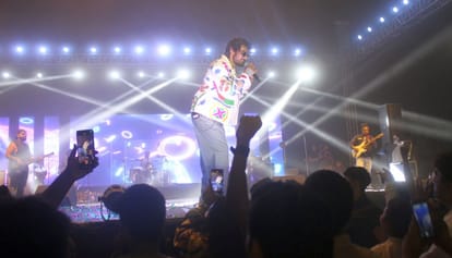 वार्षिक उत्सवों में विभिन्न राज्य संस्कृतियों की झलक देखें