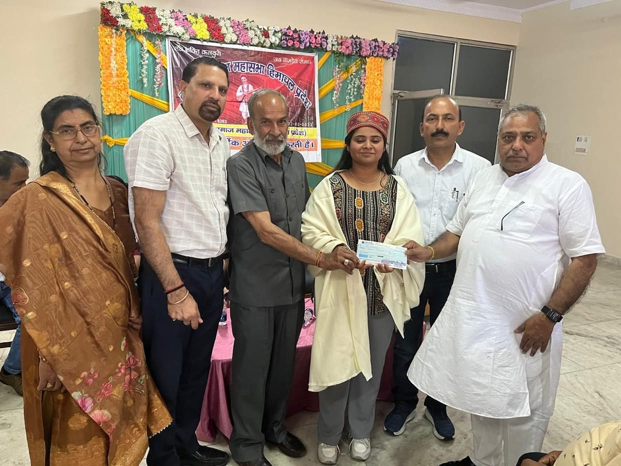 Topper Arshita Kainth honored