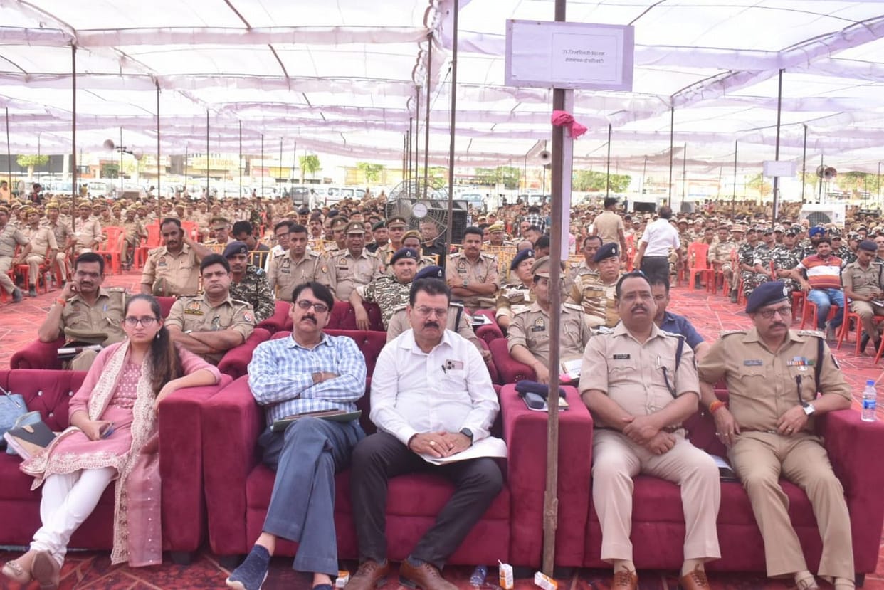 Police and paramilitary forces should conduct elections fairly