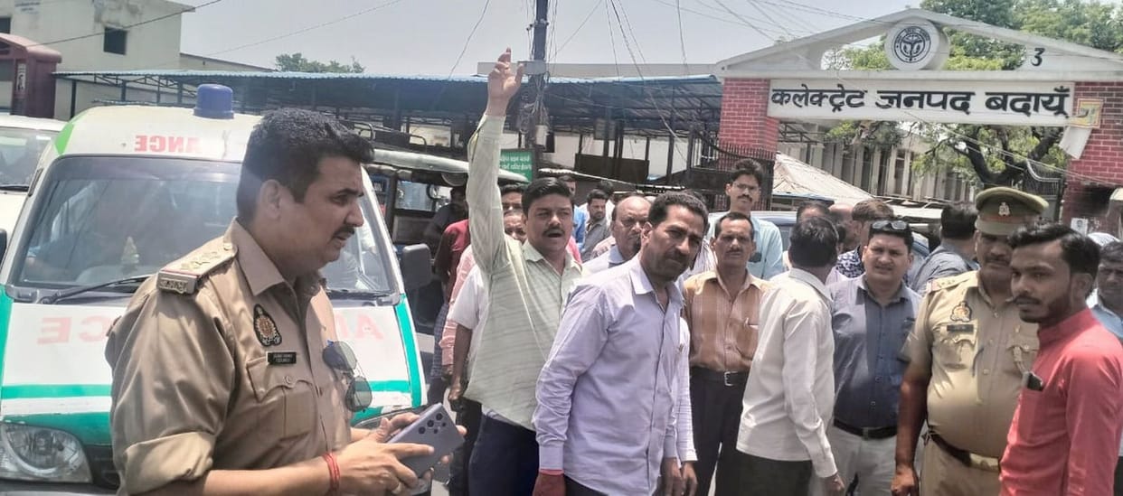 There is an uproar among lawyers across the district over the death of SP District President's colleague by car.