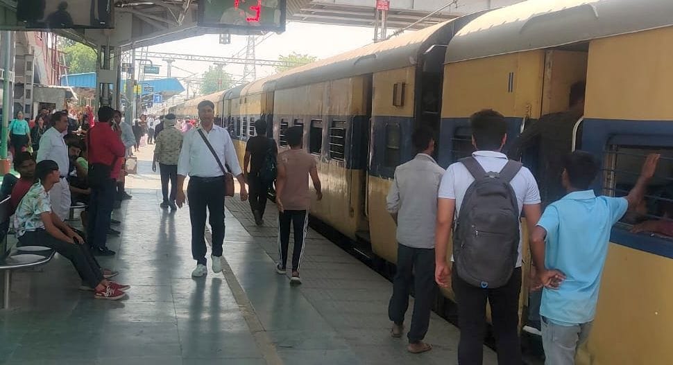 students missed exam MEMU train going from Jhansi to Kanpur stopped on way