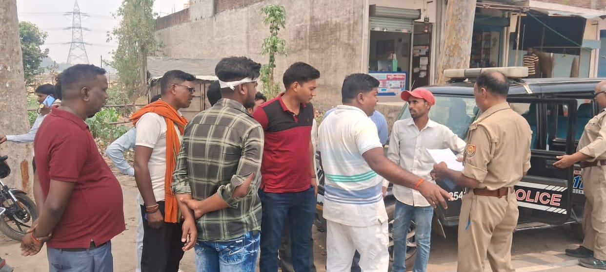 Looted five thousand rupees after beating
