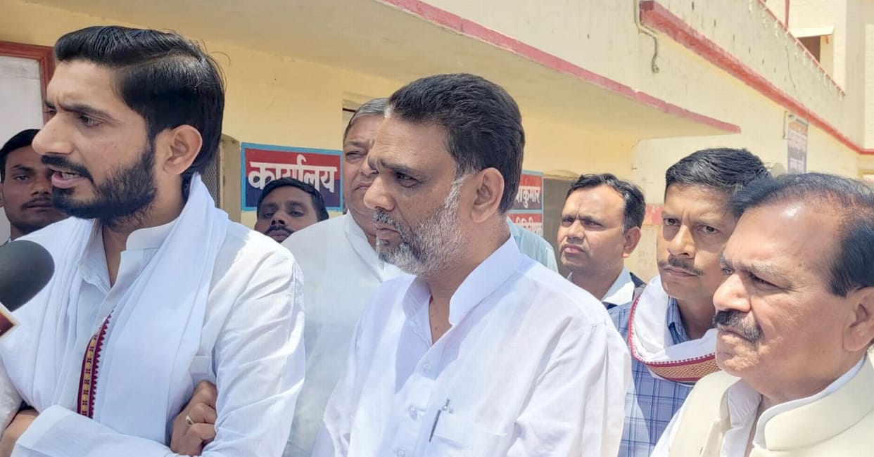 Wazirganj police picked up four SP supporters, ruckus