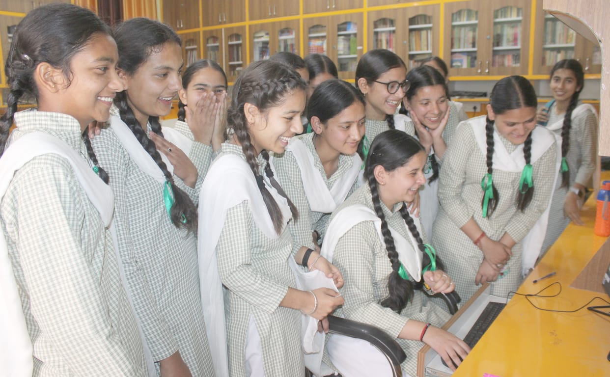 girls topper in merit