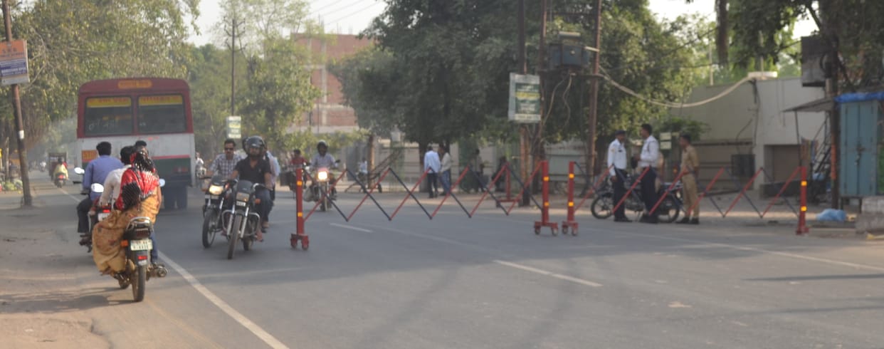 Buses passed through Hatisa bridge, passengers remained worried