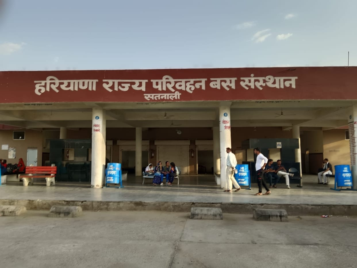 Two buses from Satnali to Mahendragarh stopped since last one week, passengers worried