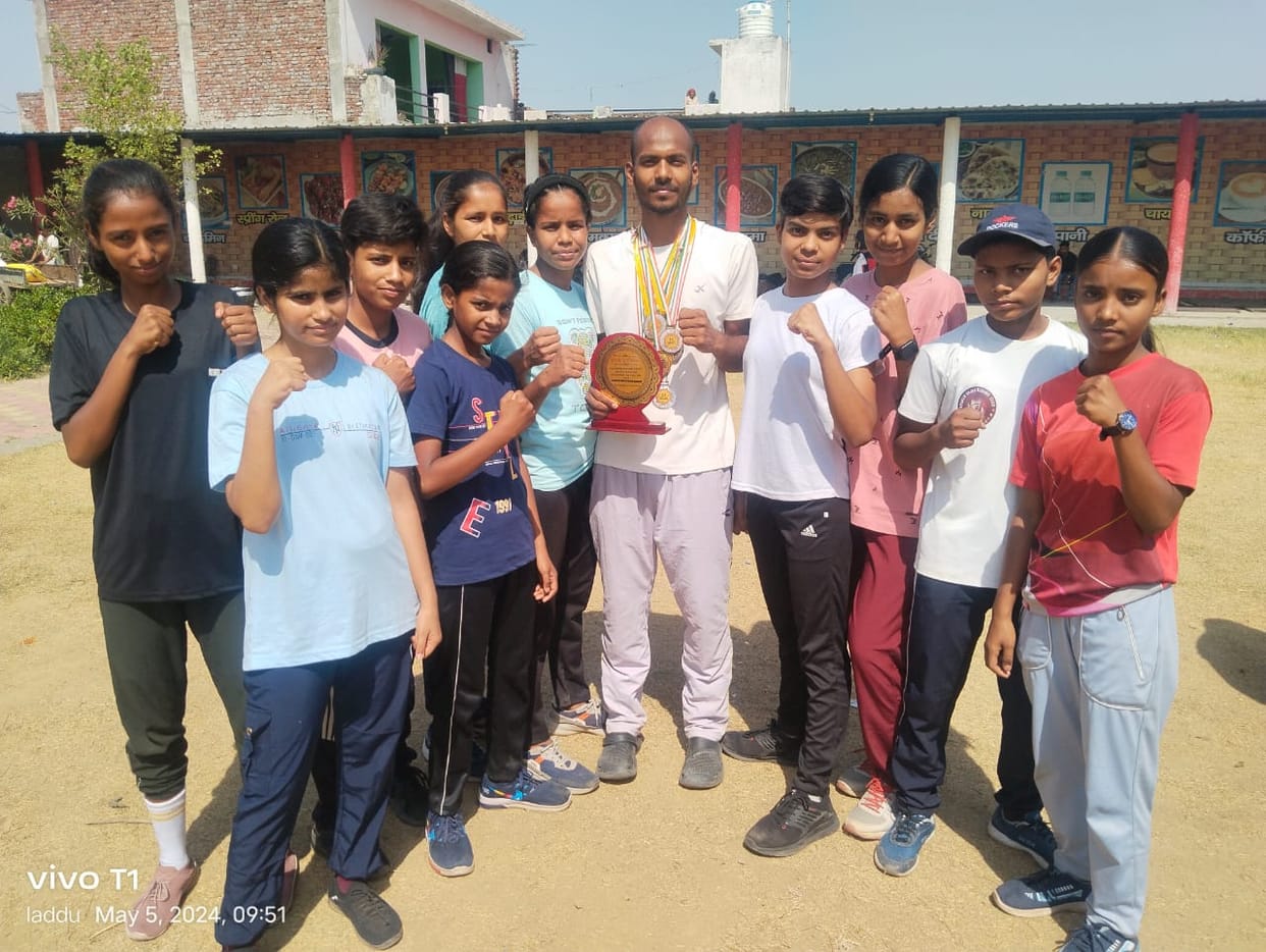 Boxing players of the district won eight gold and silver, three players got bronze.