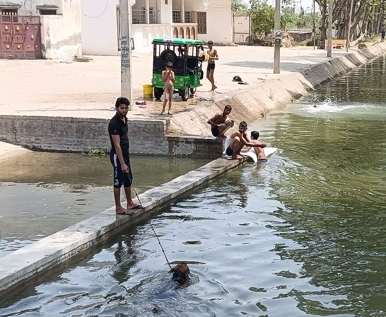 Due to long power cuts, canal water is not being supplied to the water tank tanks.