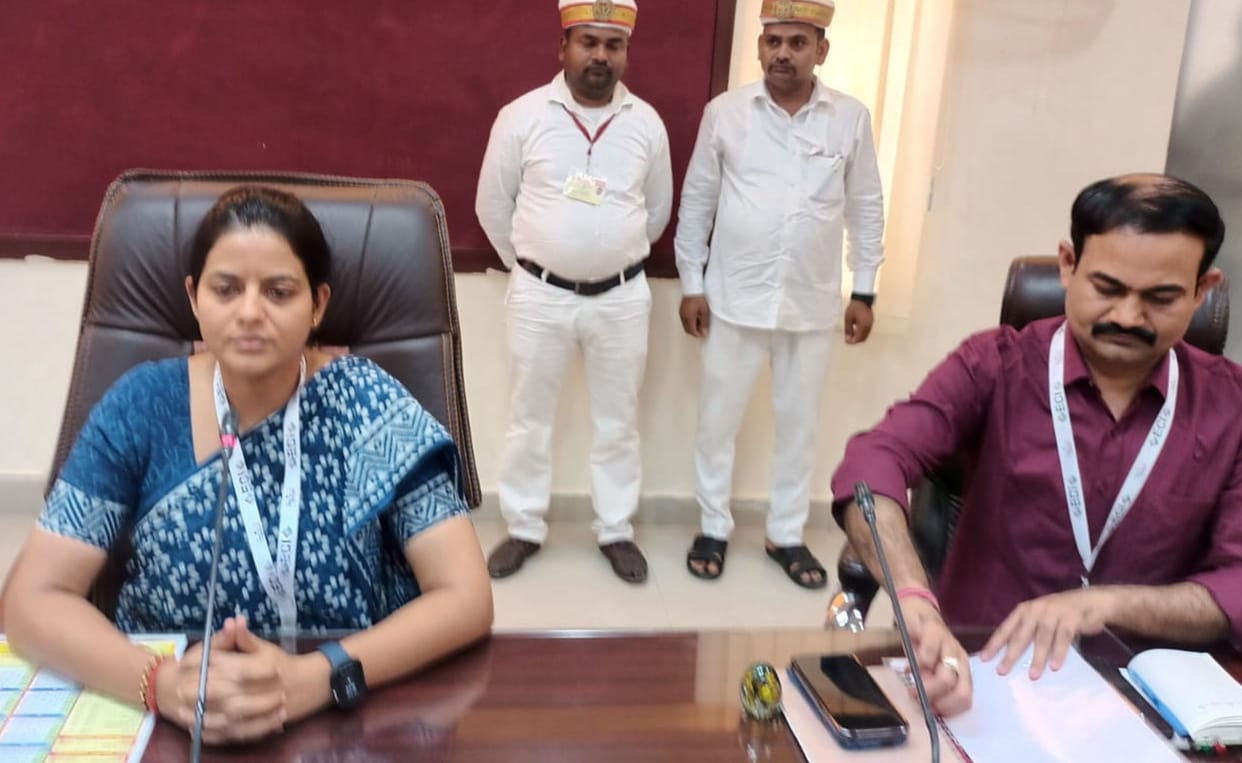 Battle of Amethi is ready, 13 candidates in the fray
