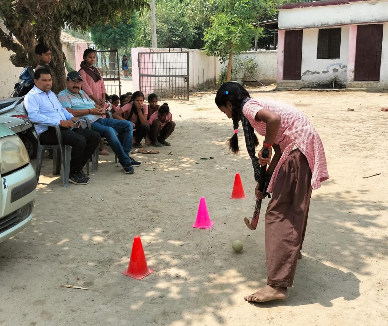 School children learned the tricks of hockey