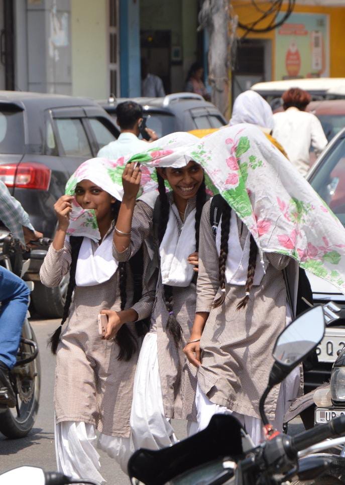 Temperature reached 39 degrees... school children worried