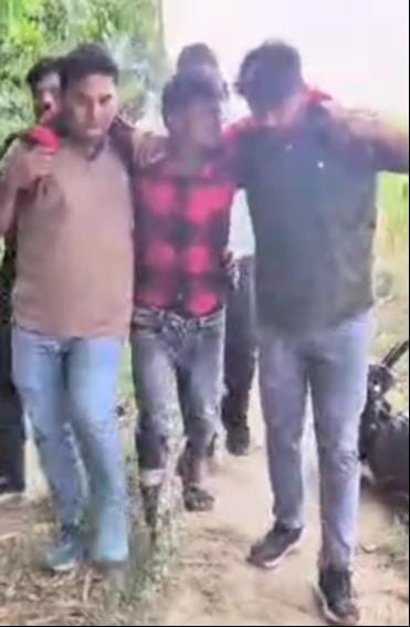 Two miscreants got abused in police encounter