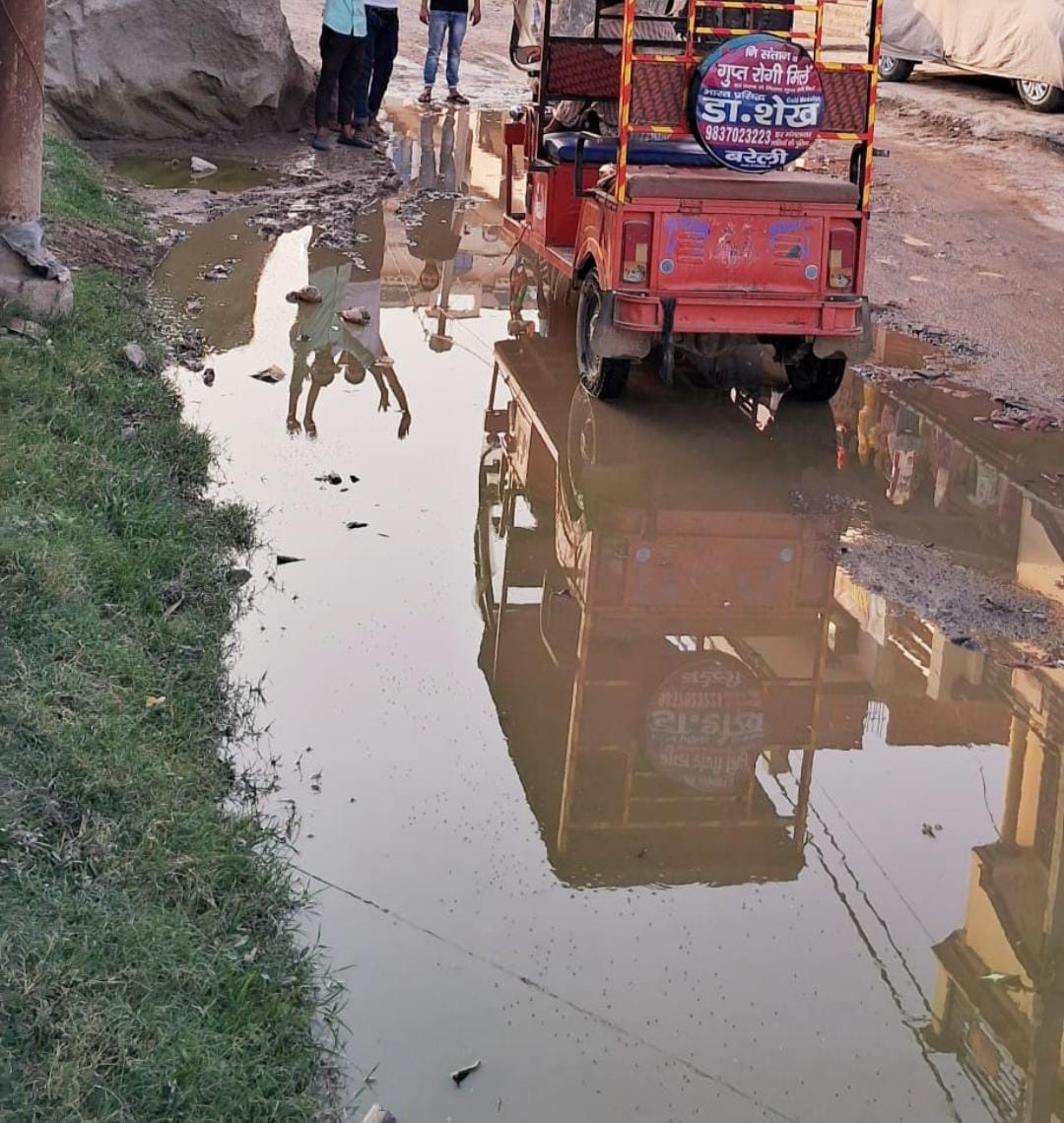 Polling parties passed hesitantly in the potholes