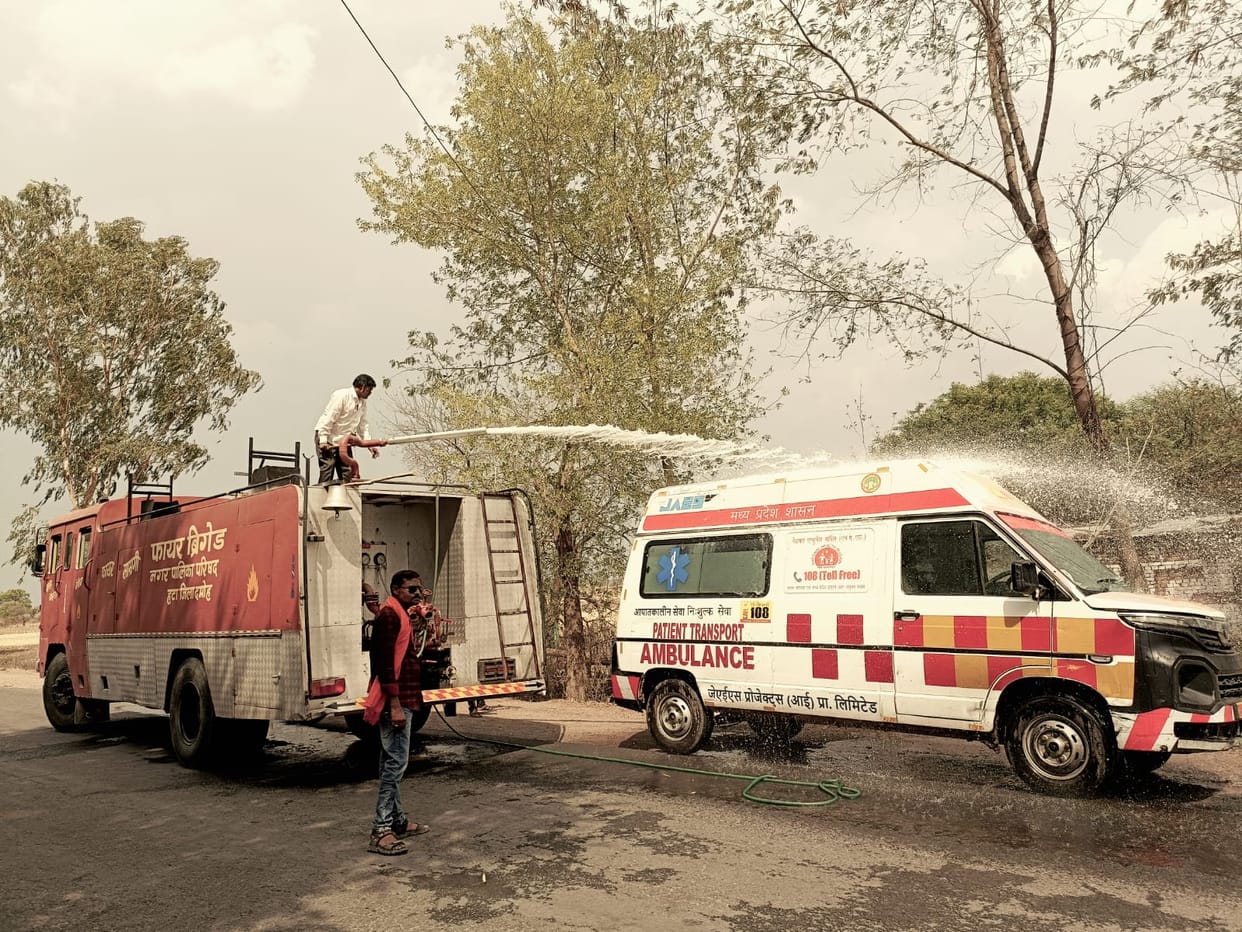 Fire broke out in 108 ambulance bringing a pregnant woman to the district hospital