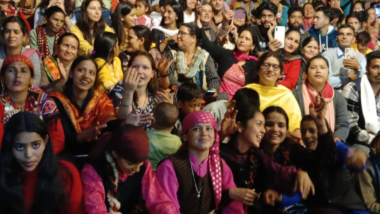 The audience danced on song pottu Aliye Bhanjiye...