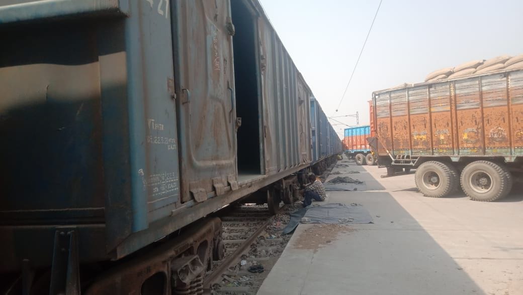 FCI sent 34 thousand quintals of wheat to West Bengal through special rack.