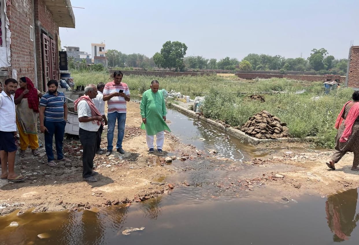 Mischievous elements cut the drain, water entered 80 houses, 100 acres of land submerged