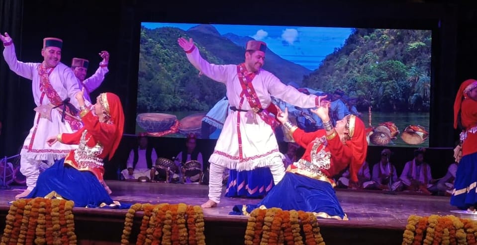 president saw sirmauri culture in gaitey theater shimla