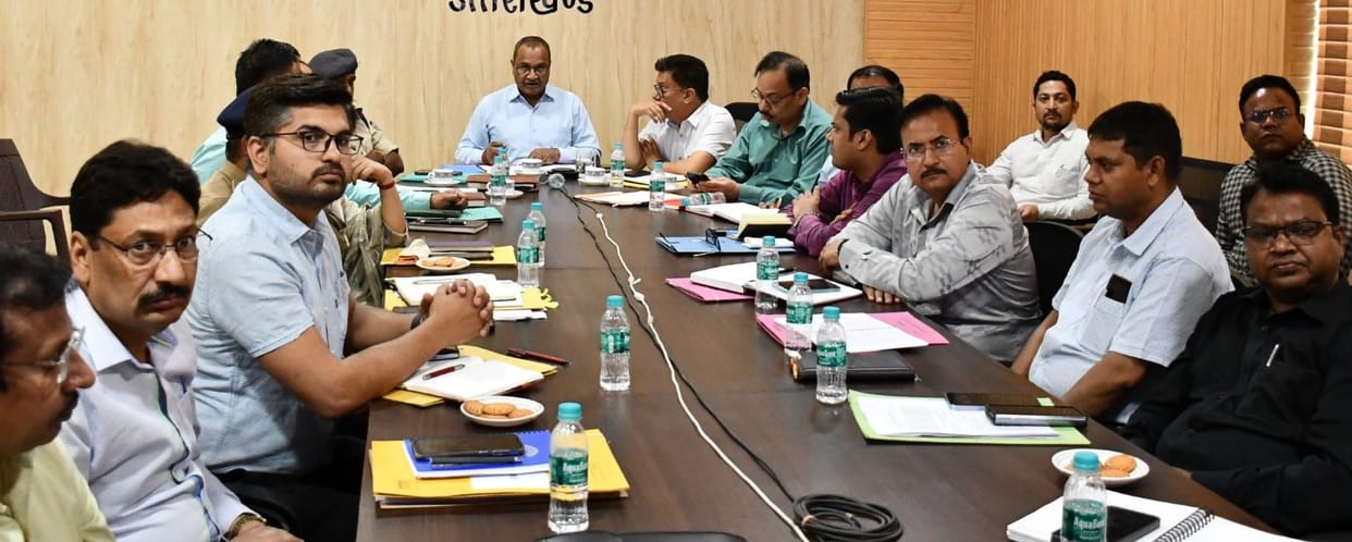 Establish flood posts and deploy personnel 24 hours: CM