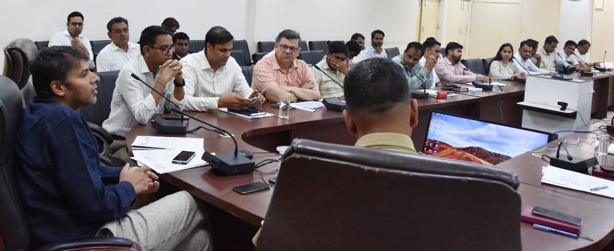 Officers should work at ground level to prevent accidents: DC