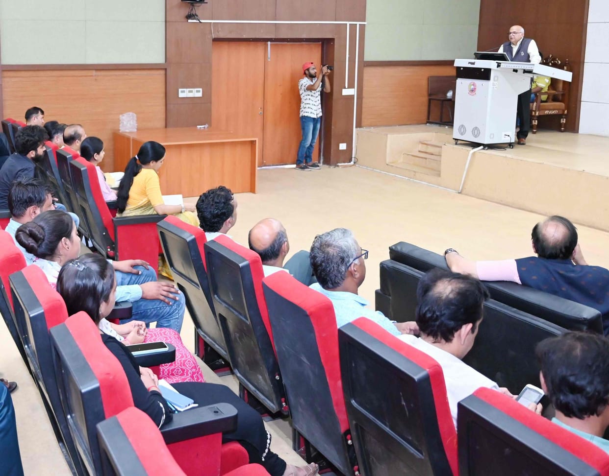 Gita is the guide to living life for the entire world: Prof. Markandeya