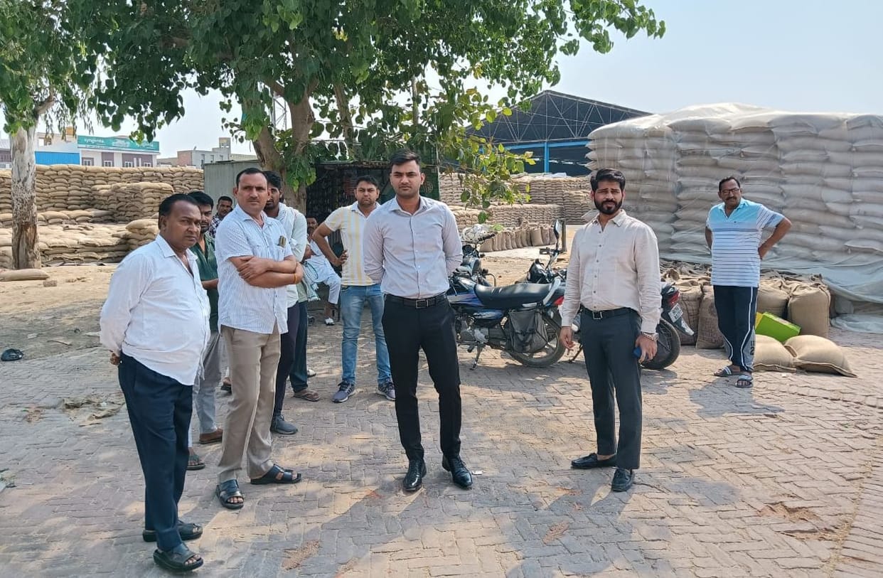 When the truck driver asked for charges from the brokers, the SDM visited the market.