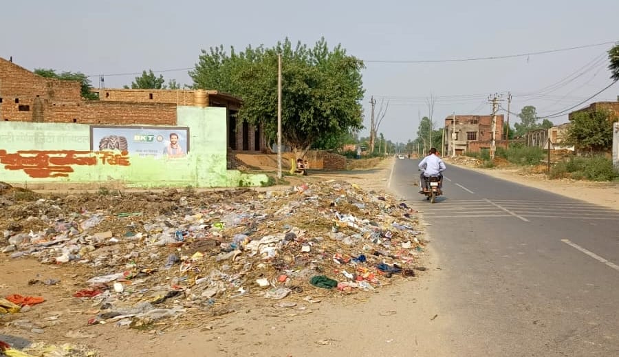 Problem of waterlogging on roads, mosquito population is increasing