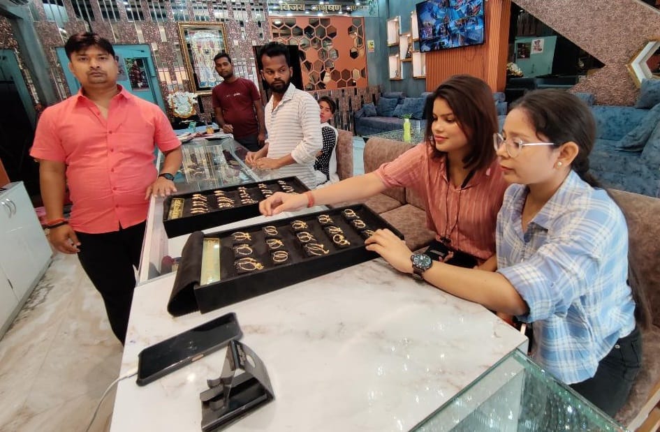 Market buzzing with new collections and offers