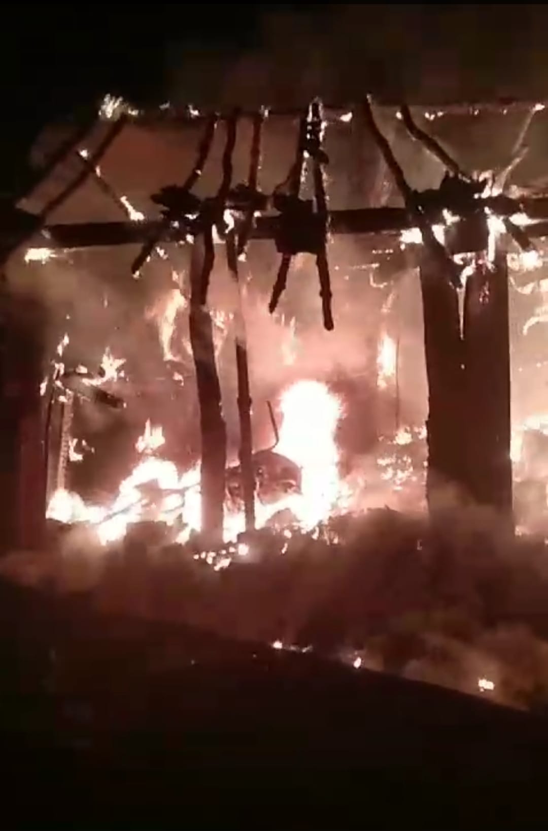 Late night fire broke out in two houses of farmers all the household items burnt