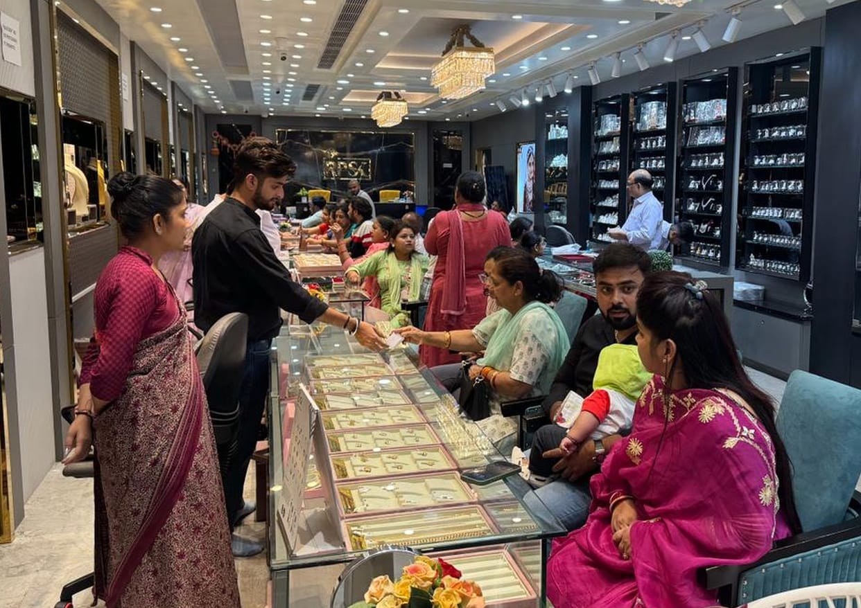 People bought jewelery on Akshaya Tritiya