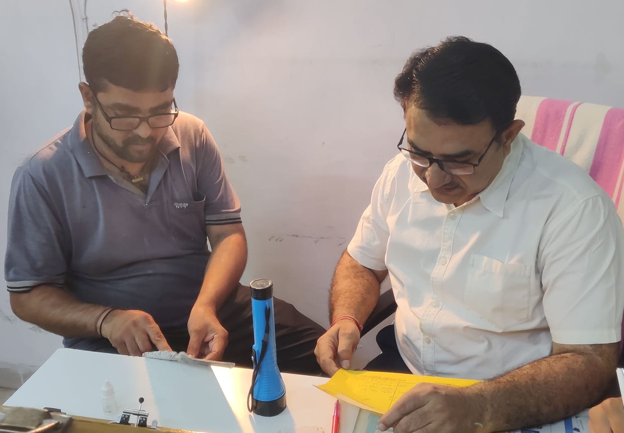Effect of rising heat on eyes, increase in patients suffering from burning and itching.
