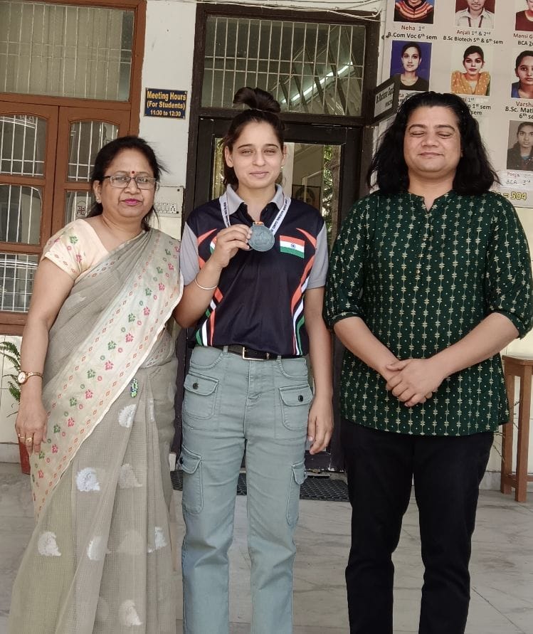 Suman welcomed back after winning medal