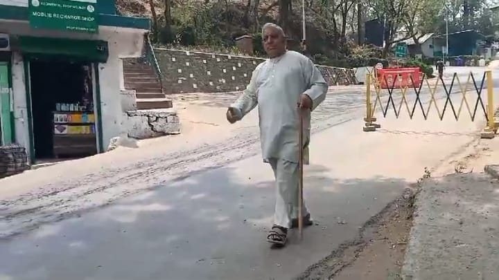 Subathu-Dharampur road remained closed for repairs for eight hours without prior notice.