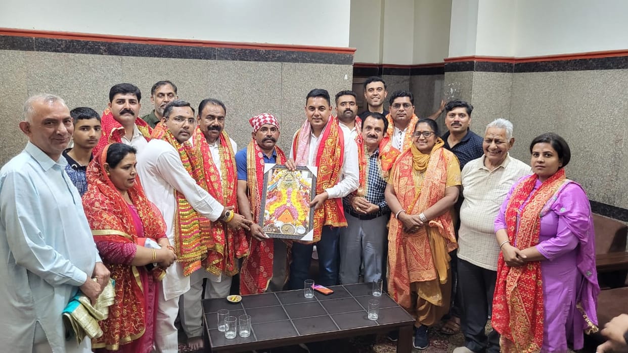 Virendra paid obeisance to Maa Chintpurni's court.