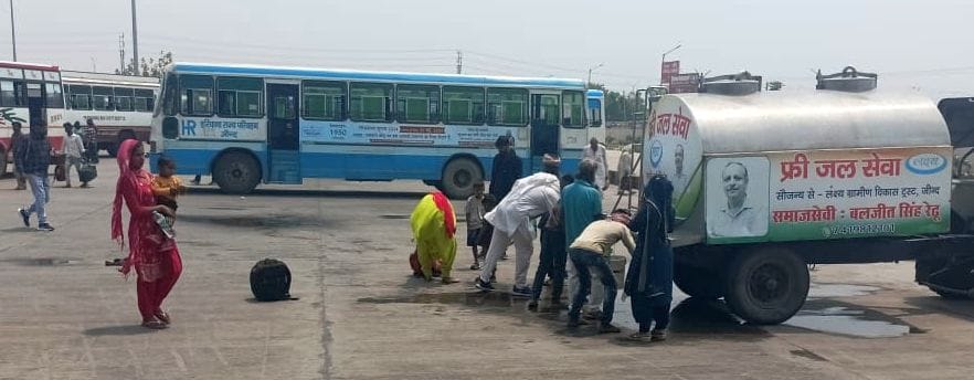 Passengers' throats remain dry at the new bus stand built with Rs 32 crores