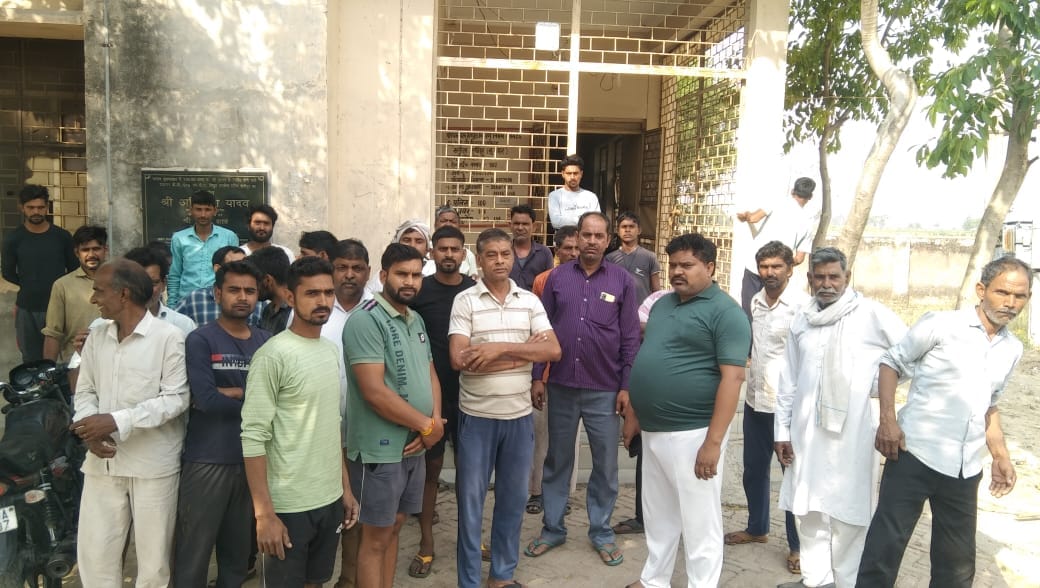 Demonstration of villagers at the sub-station in protest against the interruption of power supply