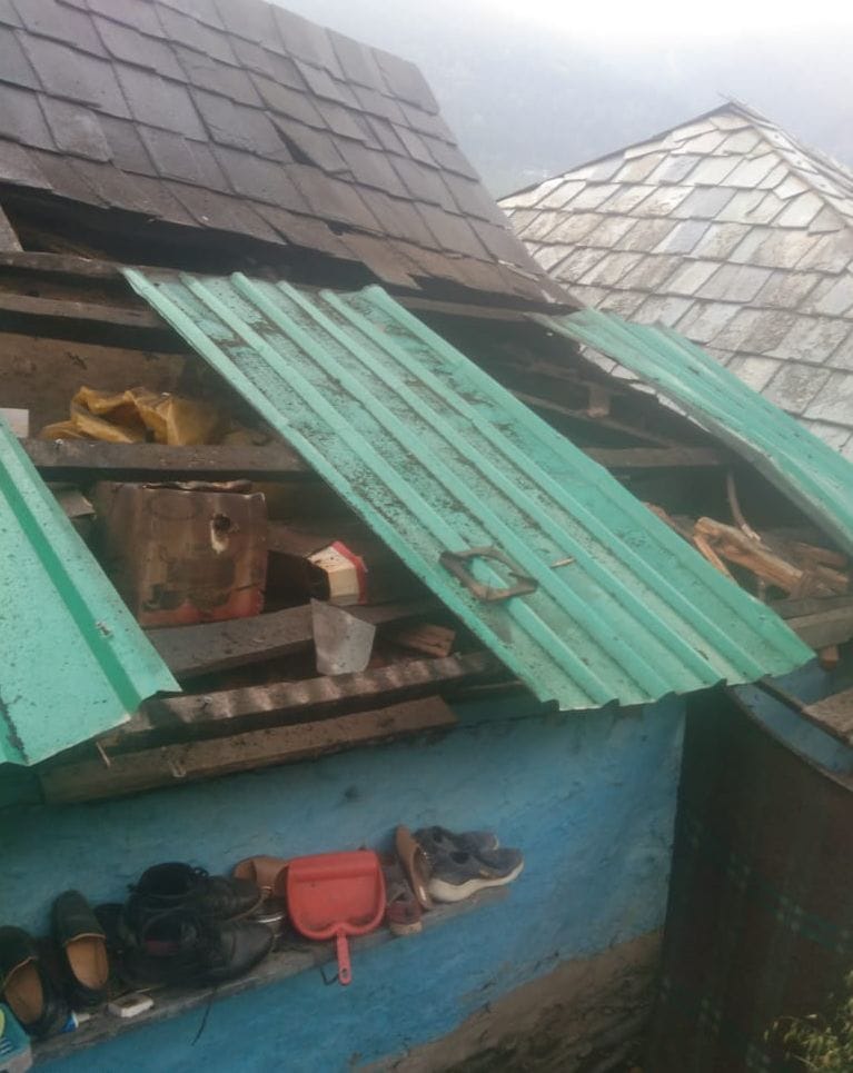 Lightning struck house at midnight, loss worth lakhs