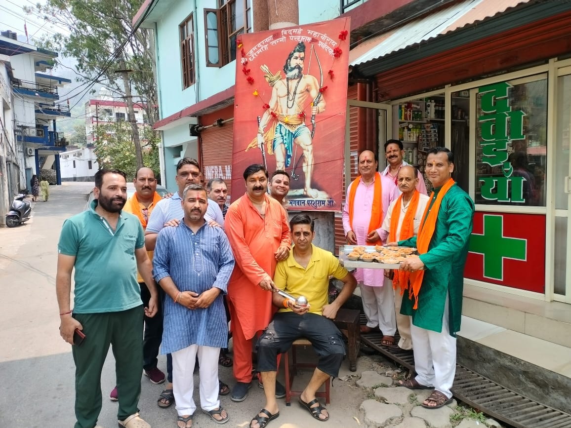 Gurukal disciples took out a tableau on Parshuram Jayanti