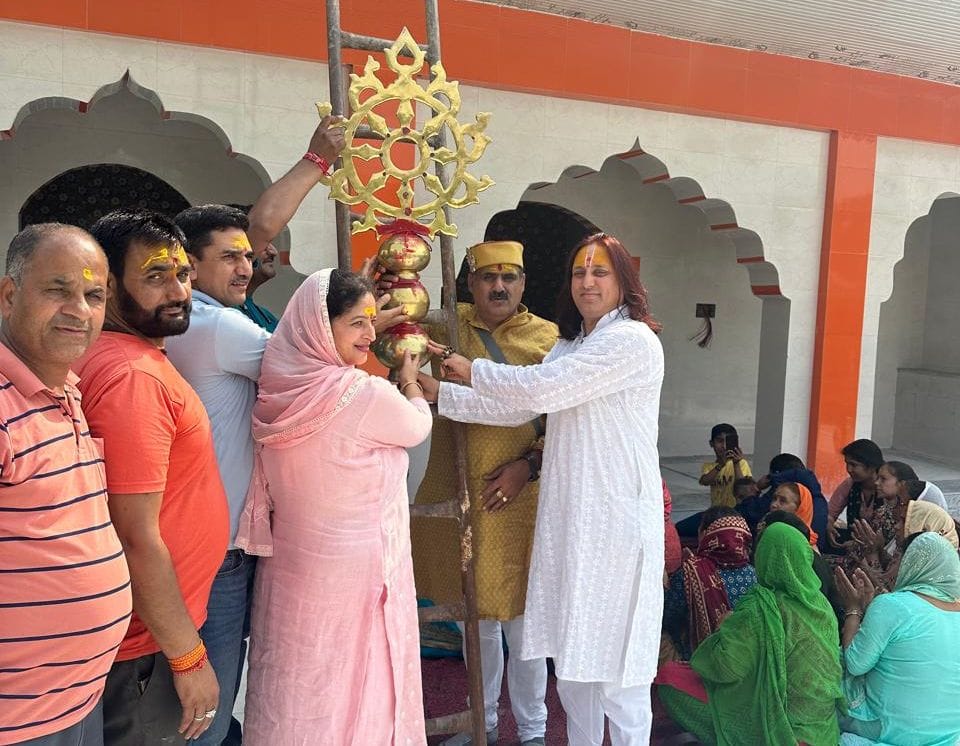 Kalash installation in Banke Bihari temple in Patta Barairi