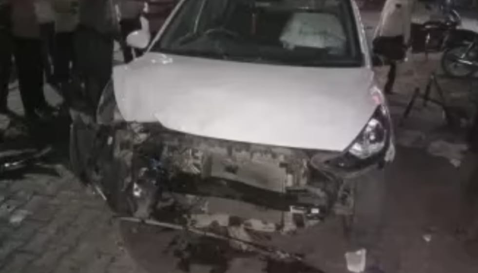 Ujjain News elderly man sitting under tree died after being crushed by car
