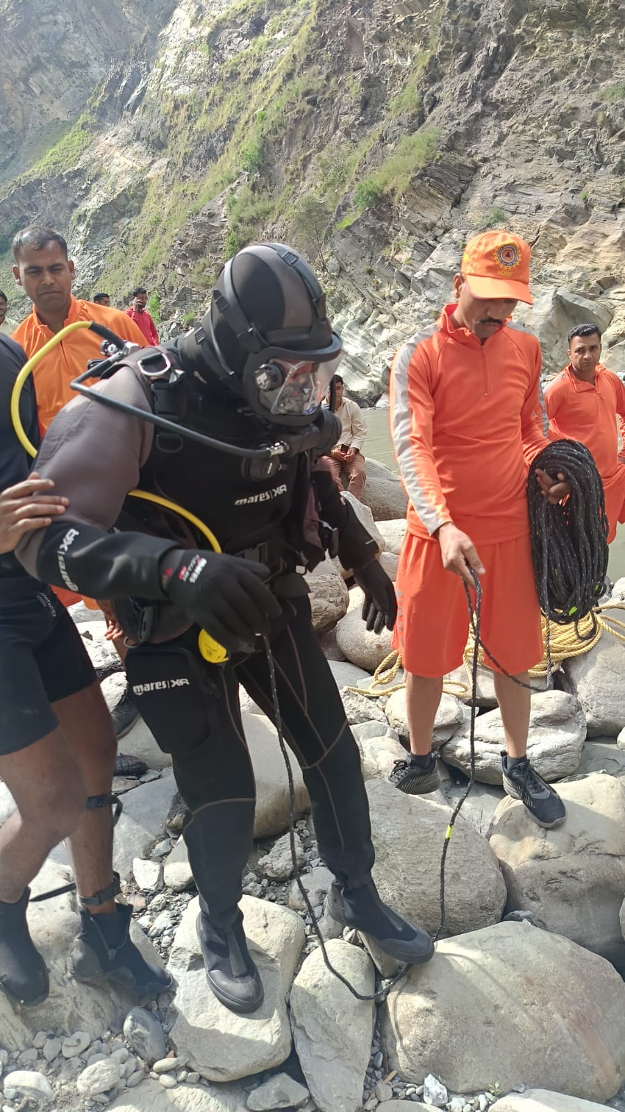Divers searched every nook and corner of Ravi, missing driver not found