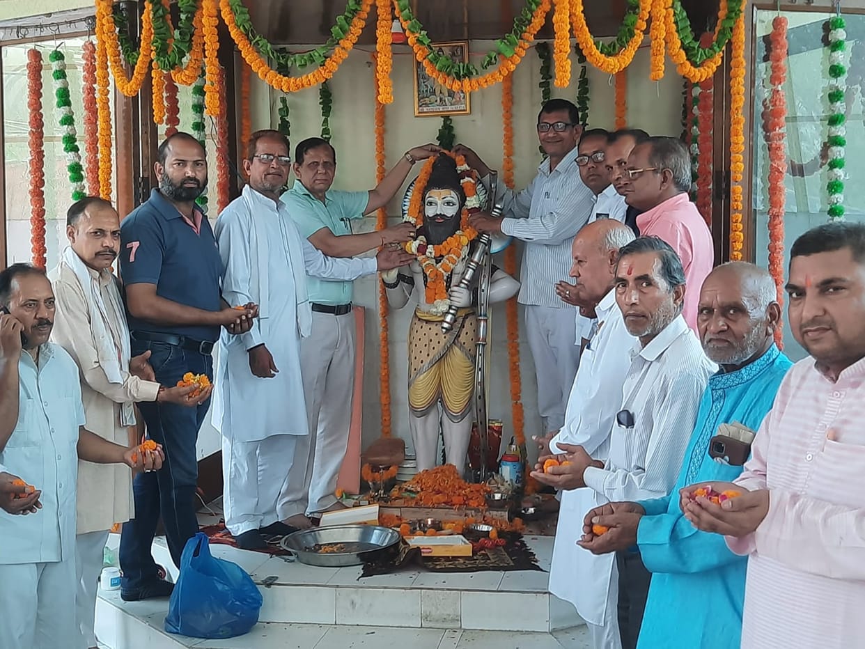 Great men should be respected: Ashok