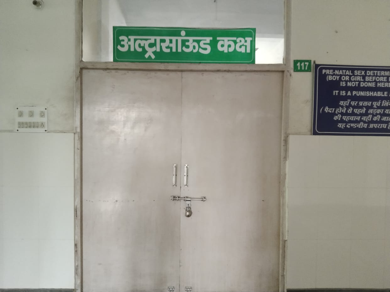 Lock hanging on ultrasound center for two years, patients worried