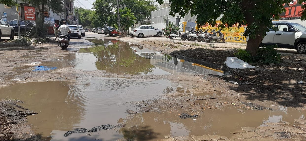 Waterlogging occurred on roads in the district due to average rainfall of 15 mm.