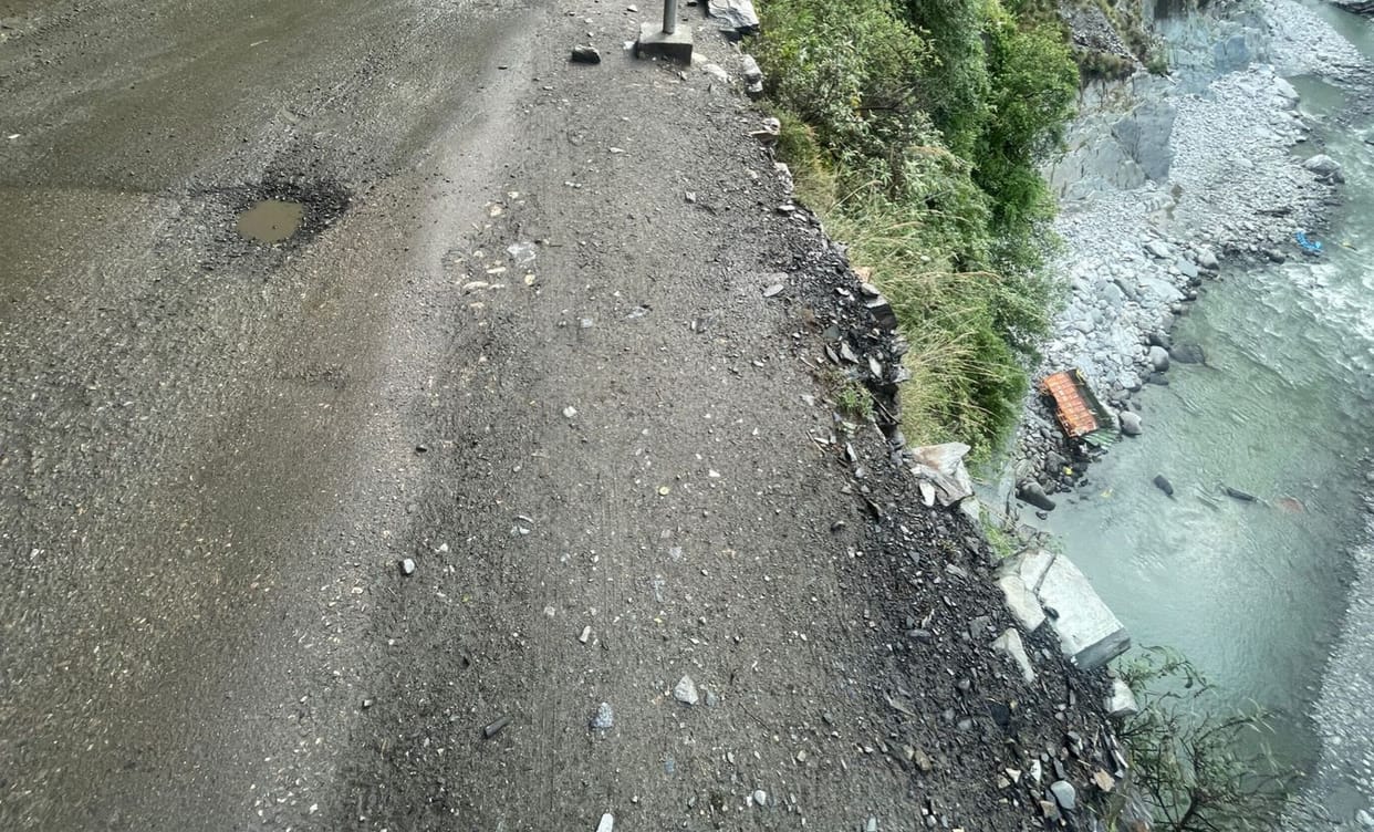 Missing driver not found even on fourth day, truck and cement bags taken out from Ravi