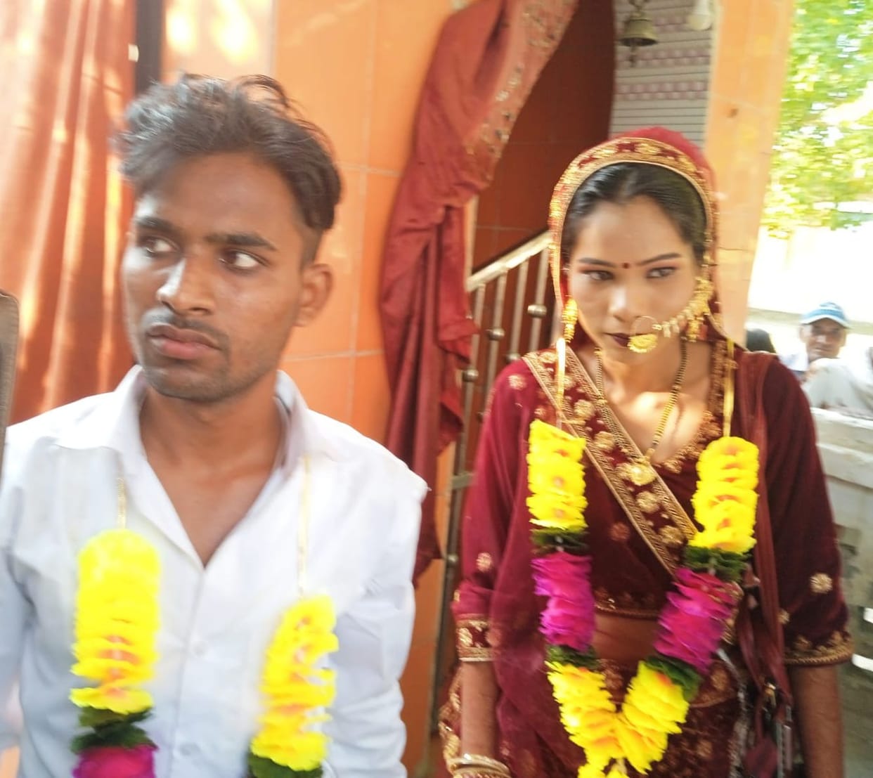 Fight between bride and groom for dowry, police garlanded the temple