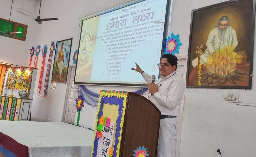 Introduced Acharyas to new activities and techniques of teaching