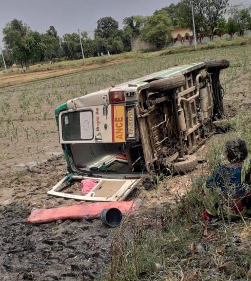 Ambulance carrying pregnant woman overturns